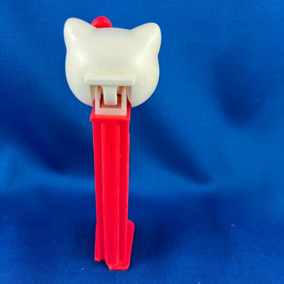 Pez “Hello Kitty” Candy Dispenser. Chip on base. - Picture 3 of 5